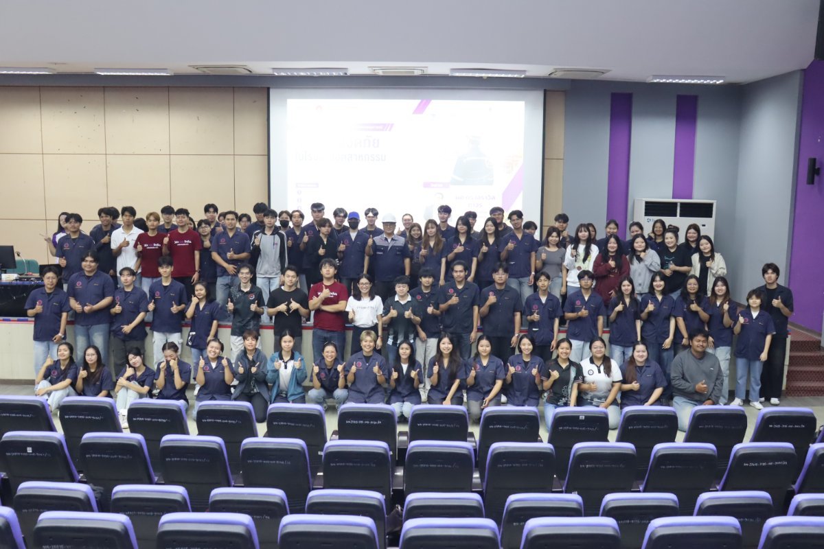 The full cohort of engineering students gathered at the front of the hall for a group photograph